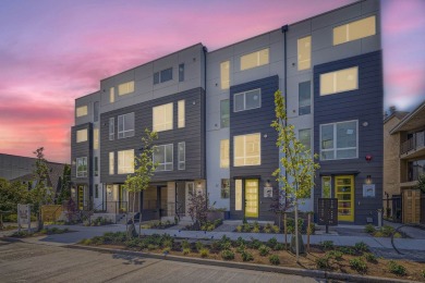 Beach Townhome/Townhouse For Sale in Seattle, Washington