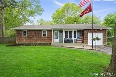 Beach Home For Sale in East Moriches, New York