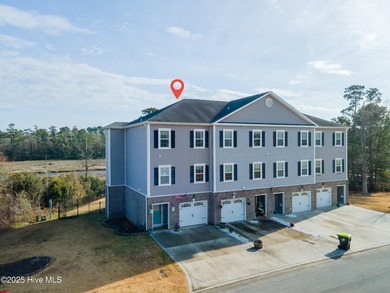 Beach Townhome/Townhouse For Sale in Hubert, North Carolina