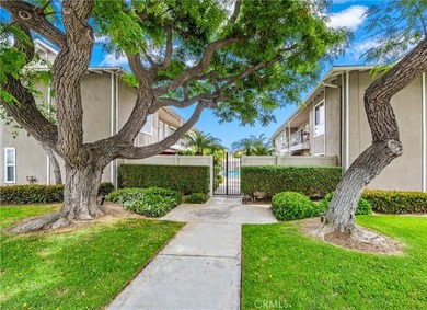 Beach Condo For Sale in Newport Beach, California
