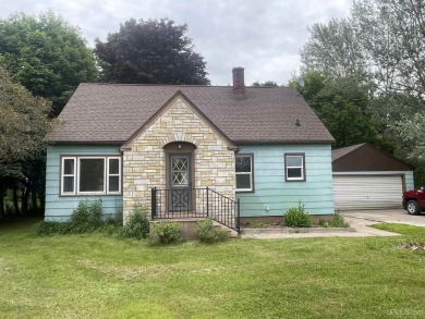 Cozy 3-Bedroom Home Near Escanaba River Discover the charm of - Beach Home for sale in Gladstone, Michigan on Beachhouse.com