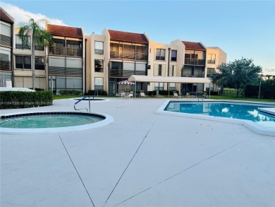 Beach Condo For Sale in Tamarac, Florida