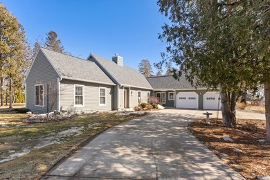 Beach Home For Sale in Sturgeon Bay, Wisconsin