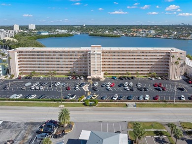 Beach Condo For Sale in South Pasadena, Florida