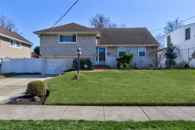 Beach Home Sale Pending in Oceanside, New York