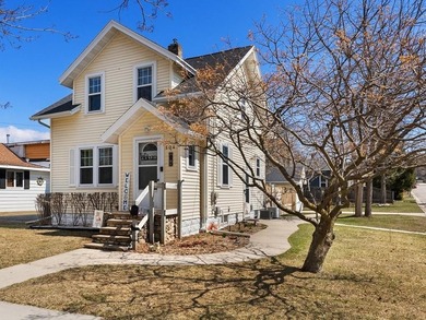 Beach Home For Sale in Sturgeon Bay, Wisconsin