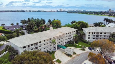 Beach Condo For Sale in West Palm Beach, Florida