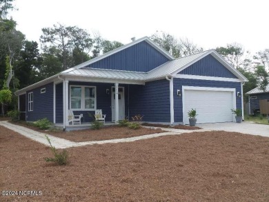 Beach Home For Sale in Pine Knoll Shores, North Carolina