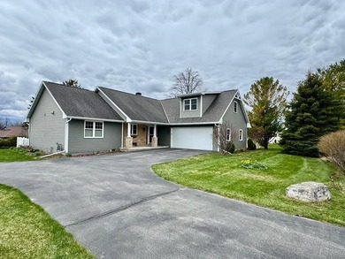 Beach Home For Sale in Sturgeon Bay, Wisconsin
