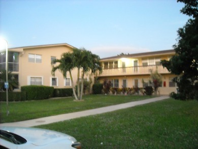Beach Condo For Sale in West Palm Beach, Florida