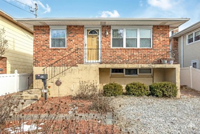 Beach Home Sale Pending in Bayville, New York