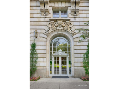 Beach Condo For Sale in Chicago, Illinois