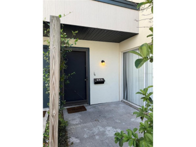 Beach Townhome/Townhouse Sale Pending in Sarasota, Florida