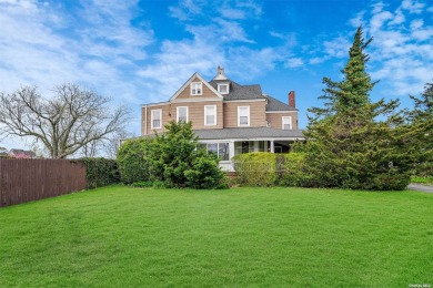 Beach Home For Sale in Bay Shore, New York