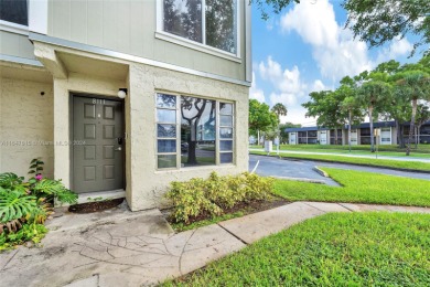 Beach Condo For Sale in Tamarac, Florida