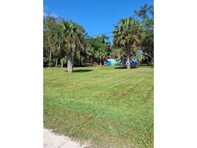 Beach Lot For Sale in Yankeetown, Florida