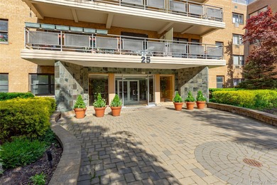 Beach Home For Sale in Great Neck, New York