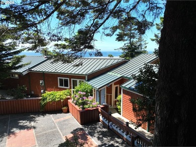Beach Home For Sale in Gold Beach, Oregon