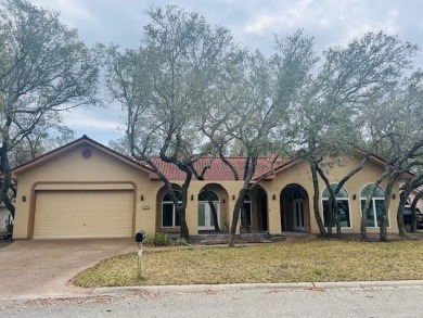 Beach Home For Sale in Rockport, Texas