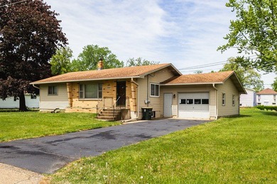 Beach Home Active Under Contract in Winthrop Harbor, Illinois