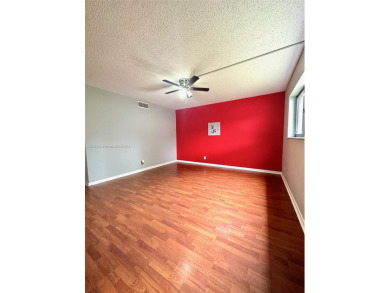 Beach Townhome/Townhouse Sale Pending in Sunrise, Florida