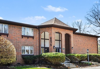 Beach Condo For Sale in Glendale, Wisconsin