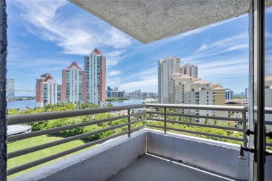 Beach Condo For Sale in Aventura, Florida