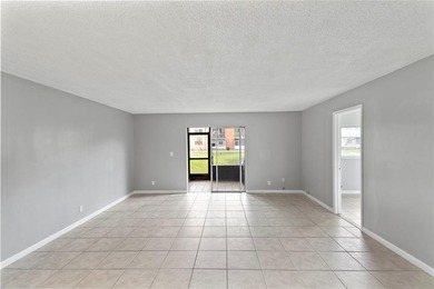 Beach Condo For Sale in Lauderhill, Florida