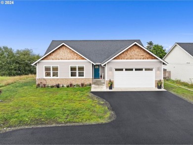 Beach Home For Sale in Astoria, Oregon