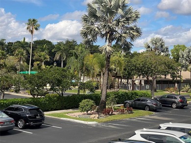 Beach Condo For Sale in Tamarac, Florida