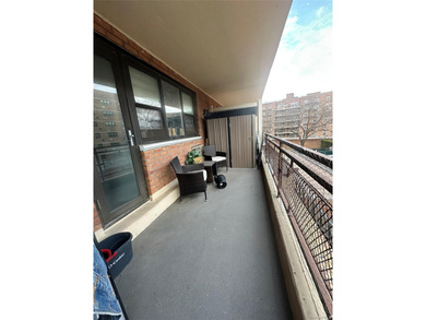 Beach Home For Sale in Howard Beach, New York