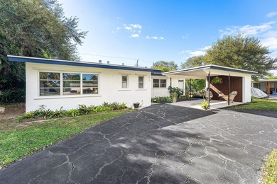 Beach Home For Sale in North Palm Beach, Florida