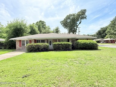 Beach Home Sale Pending in Biloxi, Mississippi
