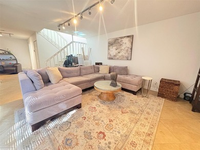 Beach Townhome/Townhouse Sale Pending in Palm Springs, Florida