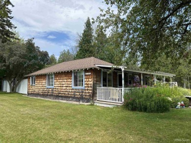 Beach Home For Sale in Bark River, Michigan