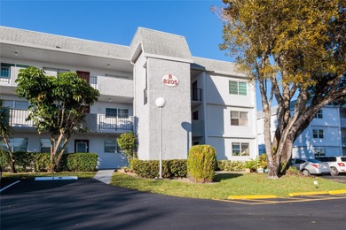 Beach Condo For Sale in Tamarac, Florida