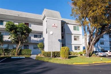 Beach Condo For Sale in Tamarac, Florida