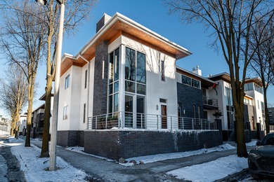 Beach Condo For Sale in Milwaukee, Wisconsin