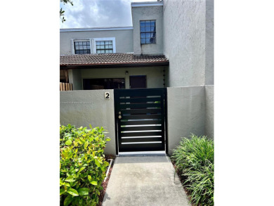 Beach Townhome/Townhouse Sale Pending in Miami, Florida