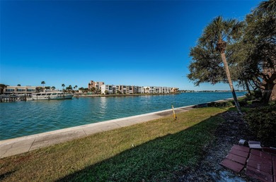 Beach Condo For Sale in South Pasadena, Florida