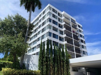 Beach Condo For Sale in West Palm Beach, Florida