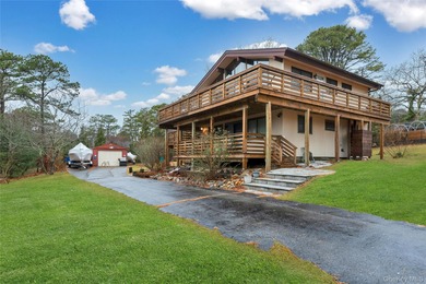 Beach Home For Sale in Hampton Bays, New York