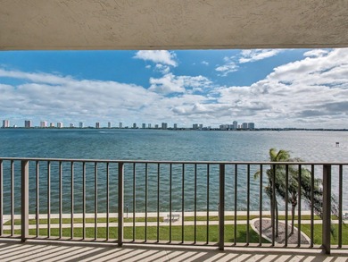 Beach Condo For Sale in Lake Park, Florida