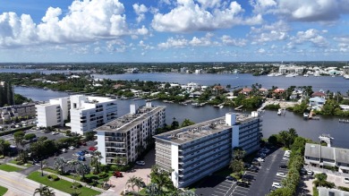 Beach Condo For Sale in South Palm Beach, Florida