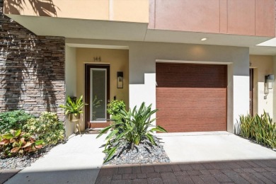 Beach Townhome/Townhouse Sale Pending in St. Petersburg, Florida