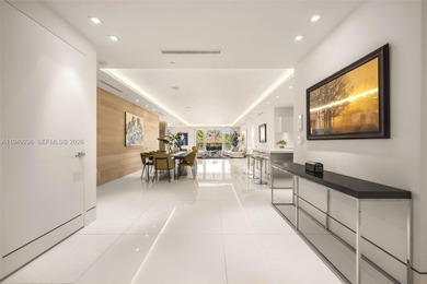 Beach Condo For Sale in Coconut Grove, Florida