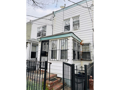 Beach Home For Sale in Jamaica, New York