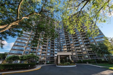 Beach Condo For Sale in Bayside, New York