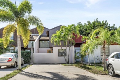 Beach Townhome/Townhouse For Sale in Wellington, Florida