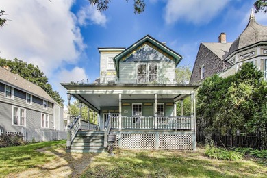 Beach Home For Sale in Highland Park, Illinois